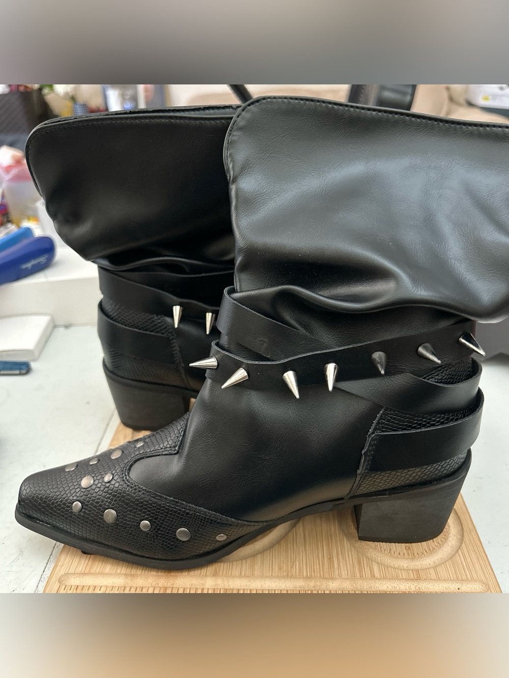 Women boots size 5.5